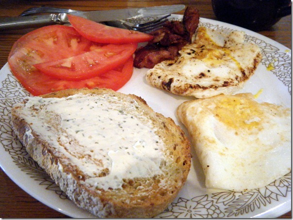 Eggs_Bacon_Toast_Tomatoes